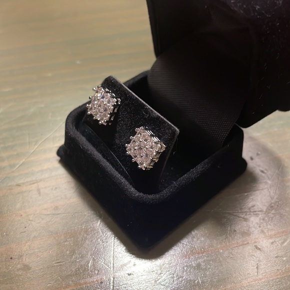 Silver Zirconia Earings - Picture 3 of 3